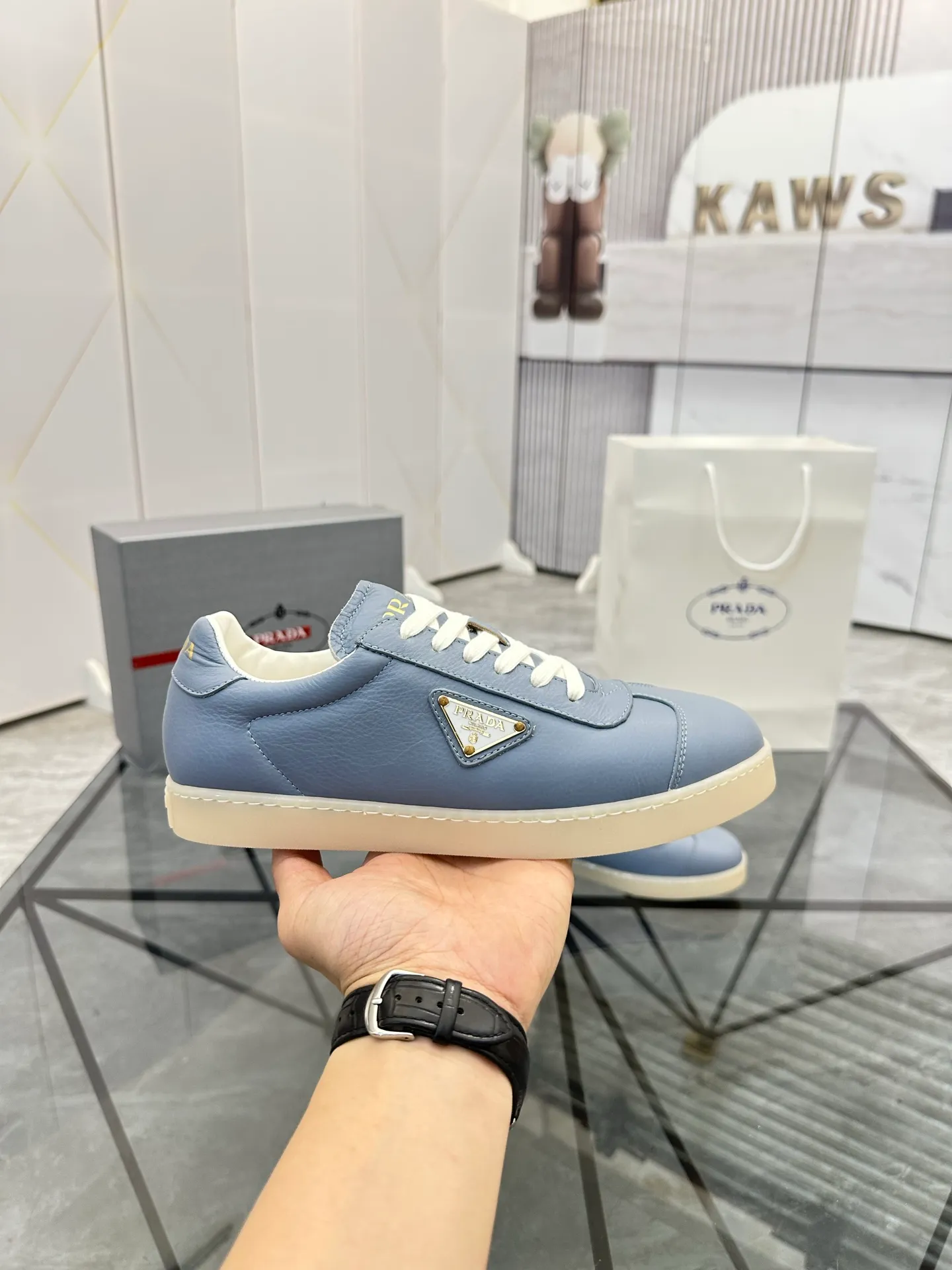Men's shoes for sale 💰: 💰P540¥ High-end top quality Product trademark: Prada *"Prada*" low-top casual shoes Regular size: 38-45 (can be customized to 46) Product materials: imported first-layer cowhide for the upper, water-dyed cowhide lining, cowhide feet, original outsole. No.: 001